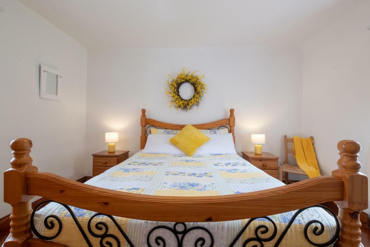 Yellow Cottage, Doolin Knockfin Cross Roads Ngoại thất bức ảnh